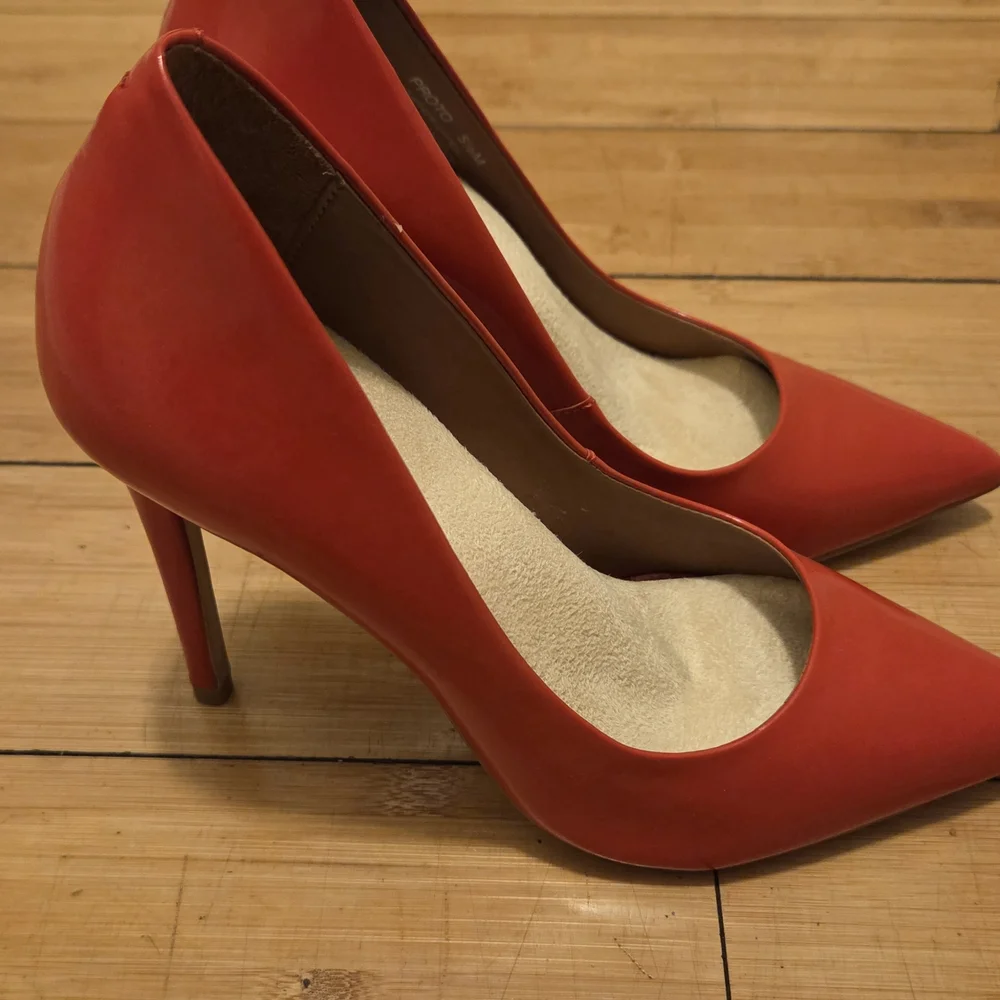 Elegant Red Stiletto Heels - Picture 4 of 7
